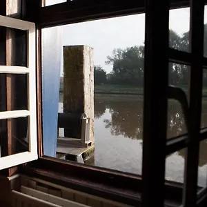 Hotel Boat De Barge, Brugia